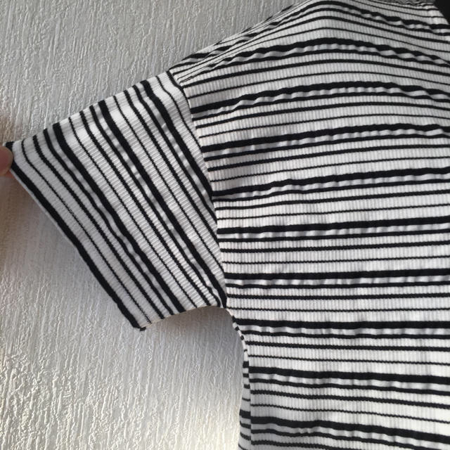 OZOC(オゾック)のオゾックOZOC モノトーンTシャツ シンプル 大人可愛い レディースのトップス(Tシャツ(半袖/袖なし))の商品写真