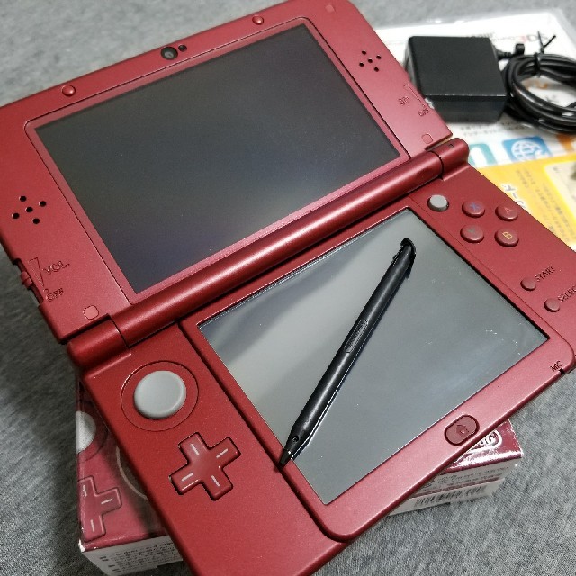 Newニンテンドー3DS LL メタリックレッド液晶無傷-