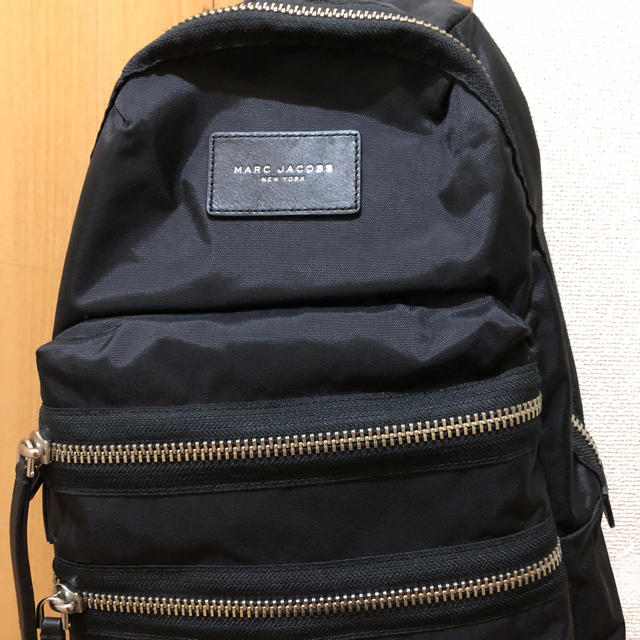 MARC JACOBS(マークジェイコブス)のれいんとれいん様専用☆マークジェイコブス☆定番黒リュック未使用 レディースのバッグ(リュック/バックパック)の商品写真