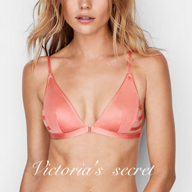 Victoria's Secret(ヴィクトリアズシークレット)の新品 Victoria's secret サテン ブラレット サーモンピンク S レディースの下着/アンダーウェア(ブラ)の商品写真