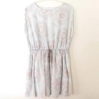 ボシュプルメット(bortsprungt)の値下げ！ ＊美品＊ ボシュプルメット 花柄 ワンピース(ひざ丈ワンピース)