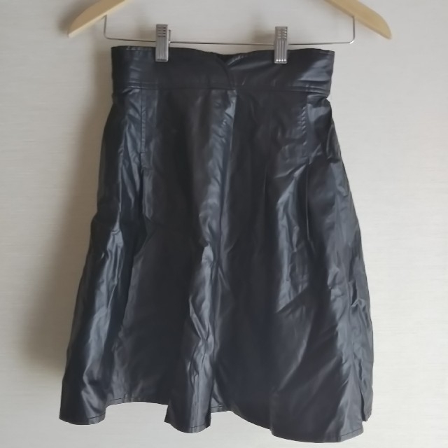 CECIL McBEE(セシルマクビー)のレザースカート レディースのスカート(ひざ丈スカート)の商品写真