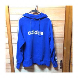 アディダス(adidas)のadidasフードパーカー(トレーナー/スウェット)