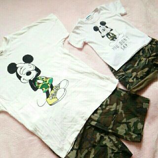 ディズニー(Disney)のミッキー Tシャツ & カモフラ柄パンツ(Tシャツ/カットソー)