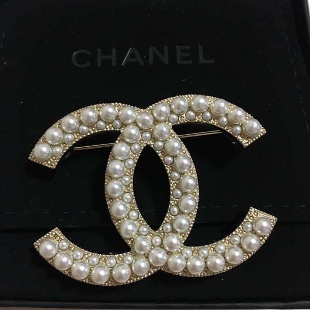 CHANEL(シャネル) パール付きブローチ