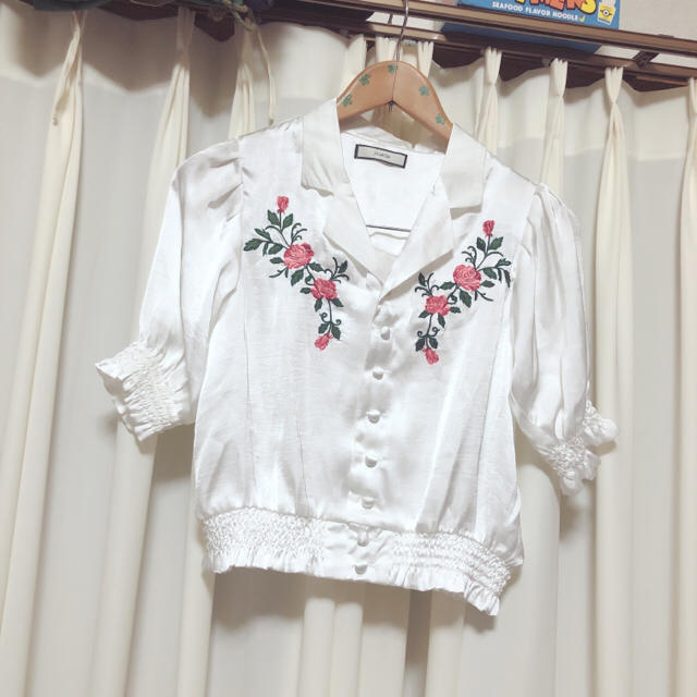 jouetie ジュエティ♡花柄刺繍ブラウス 高橋愛コラボの通販 by choco 高橋愛コラボハナガラブラウスパンツ