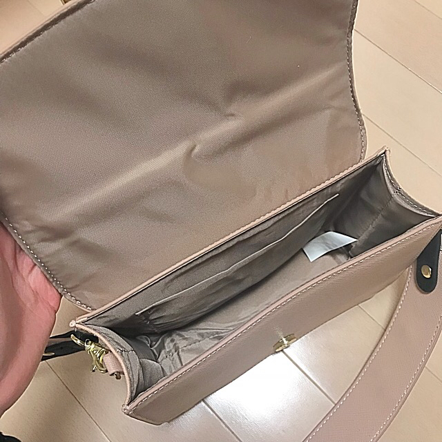 GU(ジーユー)のGU ショルダーバッグ レディースのバッグ(ショルダーバッグ)の商品写真