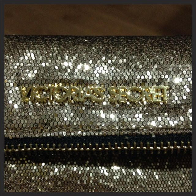 Victoria's Secret(ヴィクトリアズシークレット)の新品 VICTORIA'S SECRET レディースのバッグ(クラッチバッグ)の商品写真