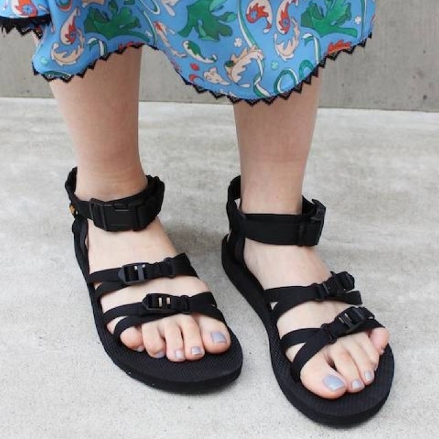 ☆【試着のみ未使用】Teva テバのALP サンダル☆