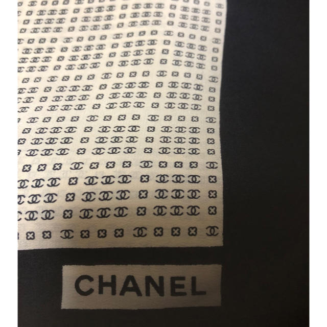 CHANEL(シャネル)のCHANEL スカーフ 週末値下げ レディースのファッション小物(バンダナ/スカーフ)の商品写真