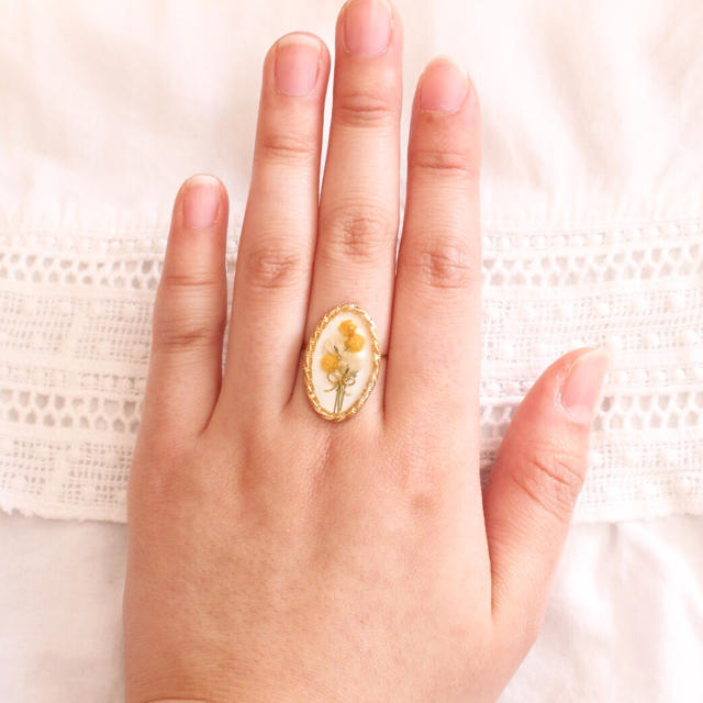 春いっぱい花束ring(white) ハンドメイドのアクセサリー(リング)の商品写真