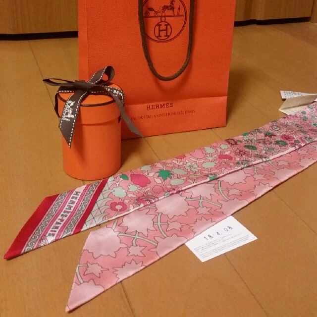 エルメス ツイリー 新品未使用 大人気~ペルシャ絨毯ピンク お値下 エルメス ツイリー 新品未使用 大人気~ペルシャ絨毯ピンク お値下