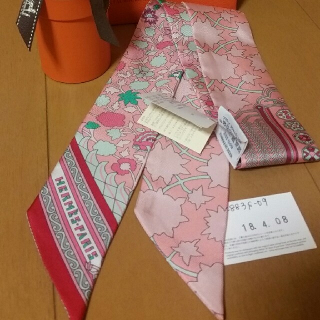 エルメス ツイリー 新品未使用 大人気~ペルシャ絨毯ピンク お値下 エルメス ツイリー 新品未使用 大人気~ペルシャ絨毯ピンク お値下