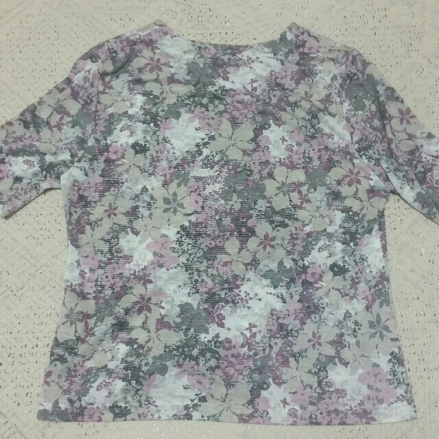 花柄半袖シャツ　カットソー レディースのトップス(カットソー(半袖/袖なし))の商品写真
