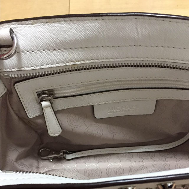 Michael Kors(マイケルコース)のマイケルコース ショルダーバッグ(白) レディースのバッグ(ショルダーバッグ)の商品写真