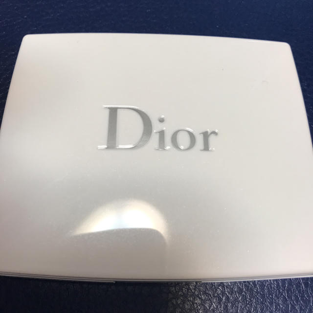 Christian Dior(クリスチャンディオール)のディオール  スノーチェリーブルームパウダー  001 コスメ/美容のベースメイク/化粧品(チーク)の商品写真