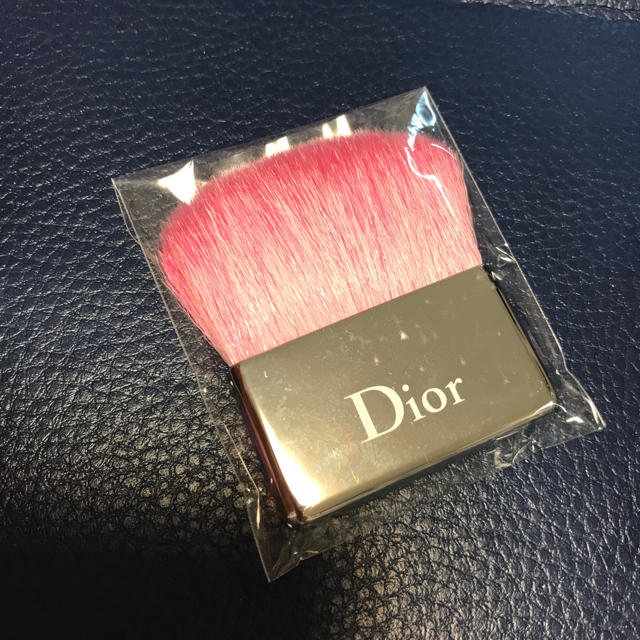 Christian Dior(クリスチャンディオール)のディオール  スノーチェリーブルームパウダー  001 コスメ/美容のベースメイク/化粧品(チーク)の商品写真