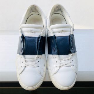 ヴァレンティノガラヴァーニ(valentino garavani)の美品 VALENTINO ヴァレンティノ スタッズ スニーカー 靴 43 白紺(スニーカー)