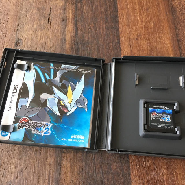 ニンテンドーDS(ニンテンドーDS)のポケットモンスターブラック2 ポケモン 任天堂DS エンタメ/ホビーのゲームソフト/ゲーム機本体(携帯用ゲームソフト)の商品写真