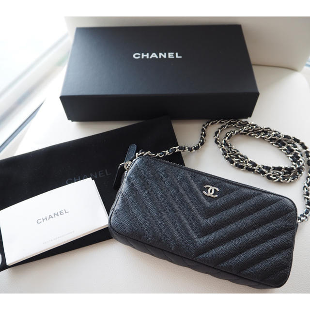 CHANEL(シャネル)の新品 シャネル チェーンウォレット  シェブロン キャビアスキン シルバー 黒 レディースのバッグ(ショルダーバッグ)の商品写真