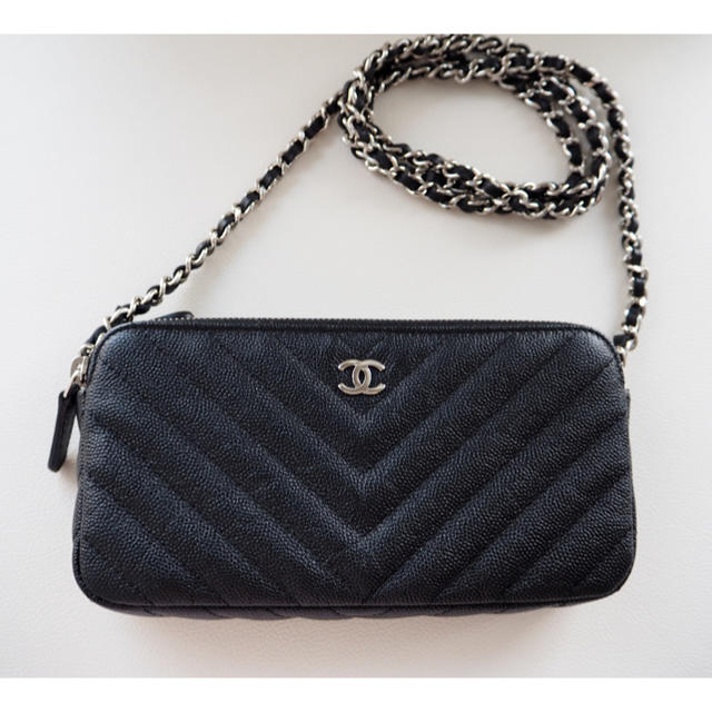 CHANEL(シャネル)の新品 シャネル チェーンウォレット  シェブロン キャビアスキン シルバー 黒 レディースのバッグ(ショルダーバッグ)の商品写真