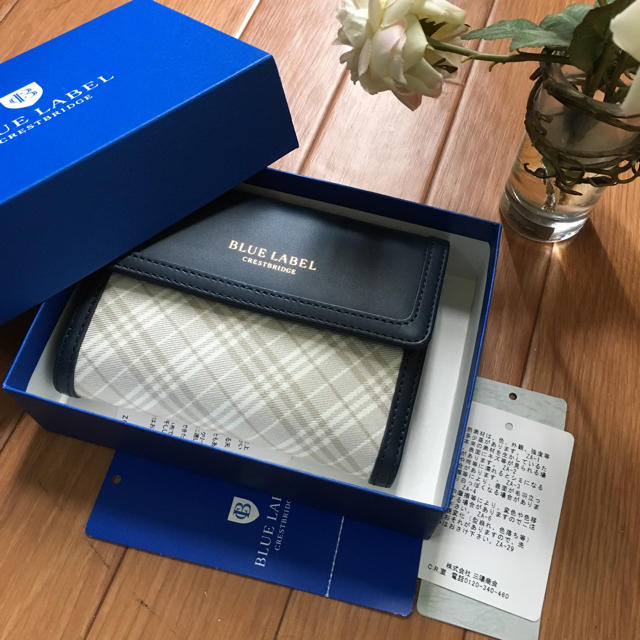 BURBERRY BLUE LABEL(バーバリーブルーレーベル)のブルーレーベルクレストブリッジ紺ネイビー革×チェック折財布新品★バーバリー後継 レディースのファッション小物(財布)の商品写真