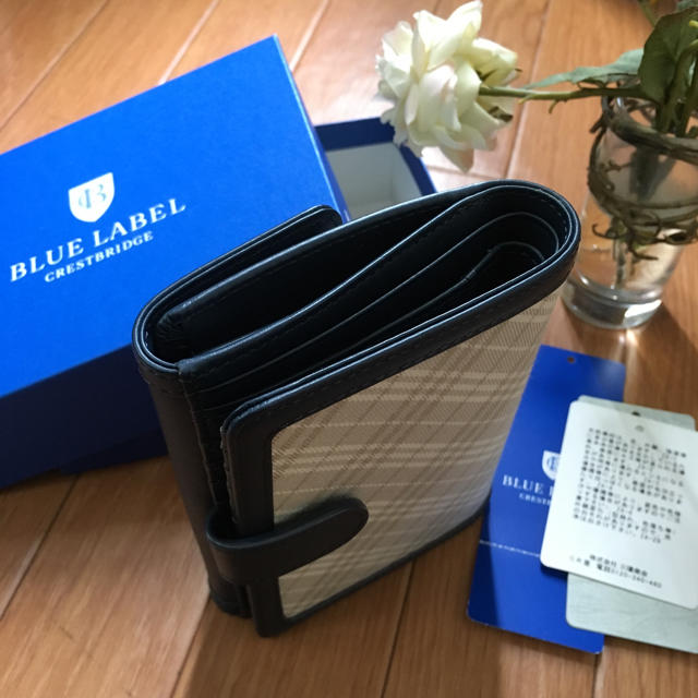 BURBERRY BLUE LABEL(バーバリーブルーレーベル)のブルーレーベルクレストブリッジ紺ネイビー革×チェック折財布新品★バーバリー後継 レディースのファッション小物(財布)の商品写真