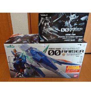 バンダイ(BANDAI)の新品PG 1/60 ダブルオーライザー 初回購入特典2WAYスタンドベース付き(模型/プラモデル)