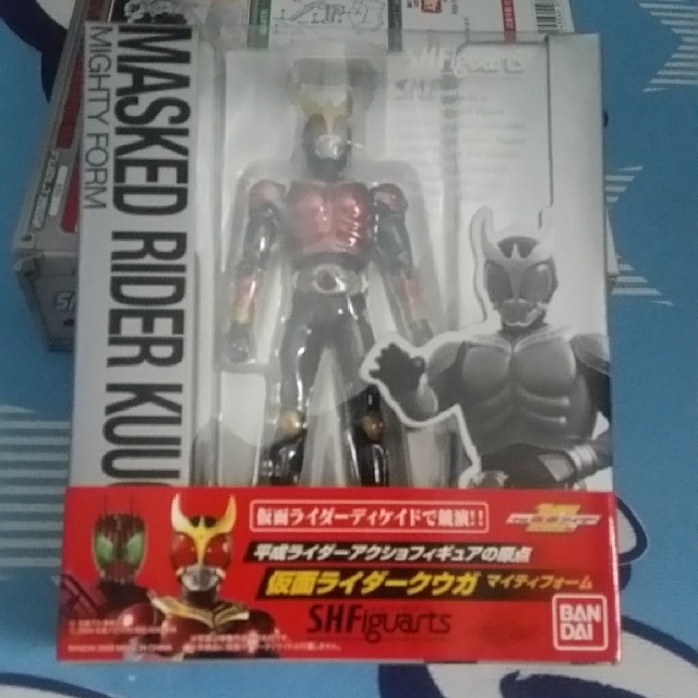 s.hフィギュアーツ　仮面ライダークウガ、アギトセット