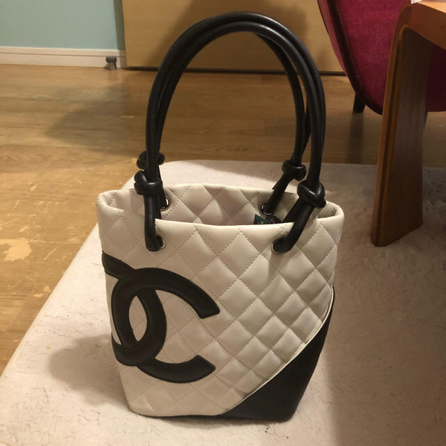 CHANEL(シャネル)の週末値下げ！CHANEL カンボンライン トート Sサイズ レディースのバッグ(ハンドバッグ)の商品写真