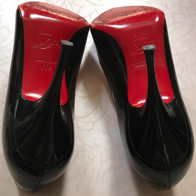 Christian Louboutin(クリスチャンルブタン)のクリスチャン・ルブタン パテントパンプス レディースの靴/シューズ(ハイヒール/パンプス)の商品写真