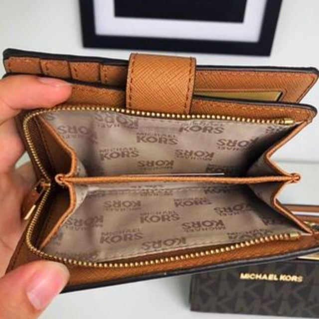 Michael Kors(マイケルコース)のりちゃぁ様専用 MICHAELKORS 折り財布 メンズのファッション小物(折り財布)の商品写真