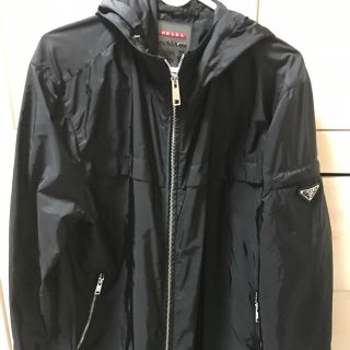 プラダ(PRADA)のプラダナイロンパーカー超美品です。(パーカー)