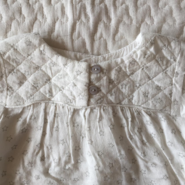 ZARA KIDS(ザラキッズ)の美品 Zara kids 星柄ブラウス キッズ/ベビー/マタニティのベビー服(~85cm)(シャツ/カットソー)の商品写真