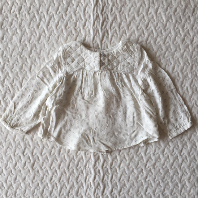 ZARA KIDS(ザラキッズ)の美品 Zara kids 星柄ブラウス キッズ/ベビー/マタニティのベビー服(~85cm)(シャツ/カットソー)の商品写真