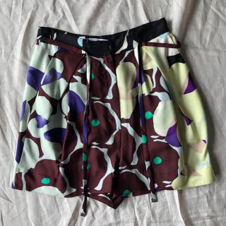 ダイアンフォンファステンバーグ(DIANE von FURSTENBERG)のDIANEvonFURSTENBERG シルク ショートパンツ(ショートパンツ)