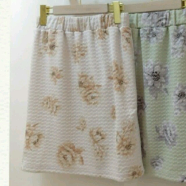 MERCURYDUO(マーキュリーデュオ)の花柄 タイトスカート レディースのスカート(ひざ丈スカート)の商品写真