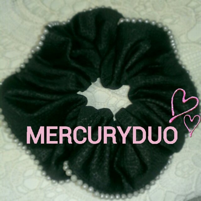 MERCURYDUO(マーキュリーデュオ)の＊ﾏｰｷｭﾘｰﾃﾞｭｵ＊パールシュシュ＊ レディースのヘアアクセサリー(ヘアゴム/シュシュ)の商品写真