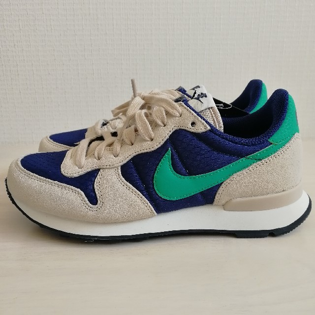 NIKE(ナイキ)のナイキ INTERNATIONALIST
ウィメンズ インターナショナリスト  レディースの靴/シューズ(スニーカー)の商品写真