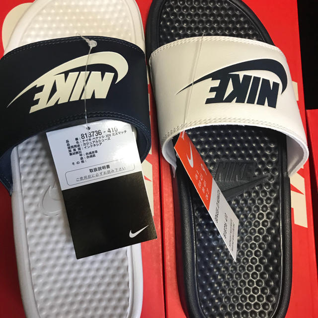 NIKE(ナイキ)のNIKE ベナッシ ミスマッチ ネイビー白 28cm メンズの靴/シューズ(サンダル)の商品写真