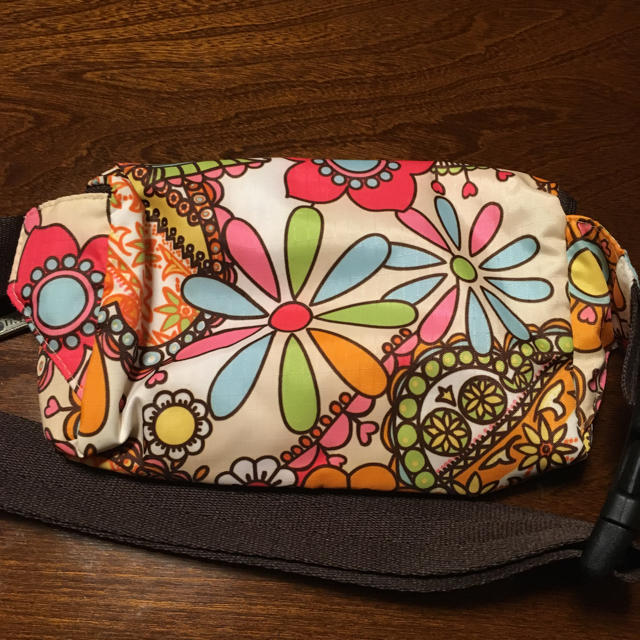 LeSportsac(レスポートサック)の未使用 レスポートサック 花柄 ウエストポーチ レディースのバッグ(ボディバッグ/ウエストポーチ)の商品写真