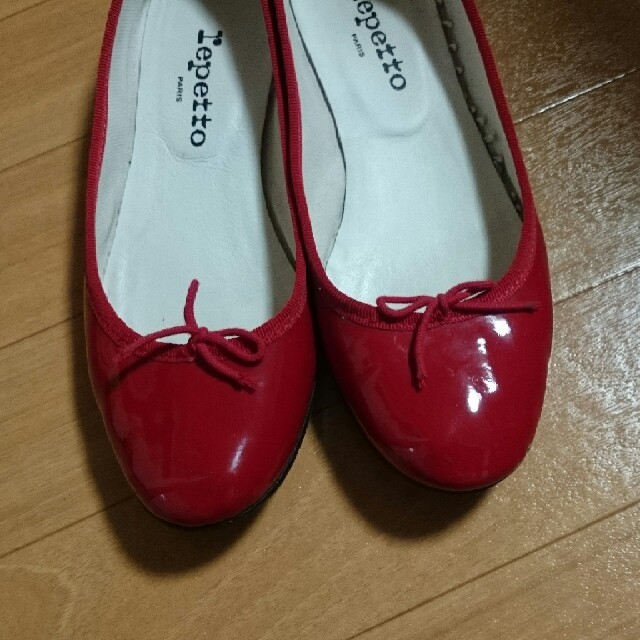 repetto(レペット)のレペット 赤 エナメル レディースの靴/シューズ(バレエシューズ)の商品写真