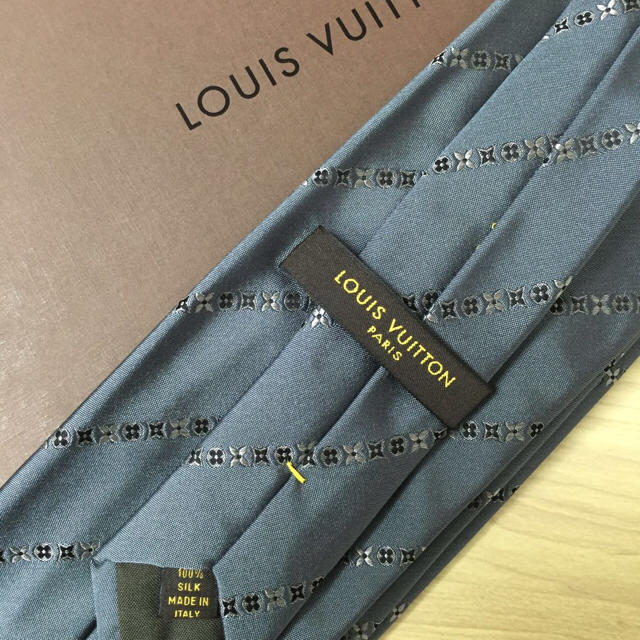 LOUIS VUITTON(ルイヴィトン)の【本物超美品】LV ルイヴィトン シルク100％ ネクタイ メンズのファッション小物(ネクタイ)の商品写真