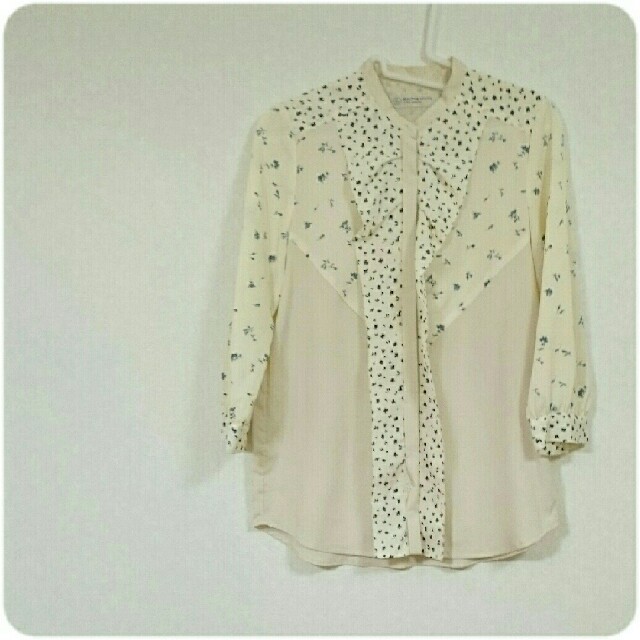 BEAUTY&YOUTH UNITED ARROWS(ビューティアンドユースユナイテッドアローズ)のwhite flower blouse  レディースのトップス(シャツ/ブラウス(長袖/七分))の商品写真