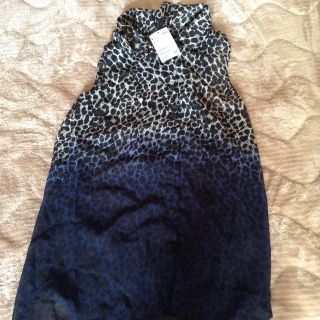 エイチアンドエム(H&M)のH&M ヒョウ柄トップス(シャツ/ブラウス(半袖/袖なし))