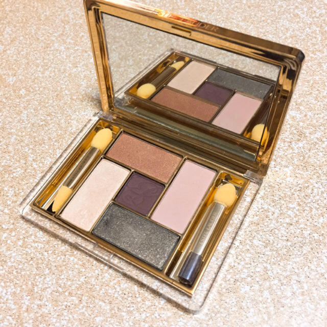 Estee Lauder(エスティローダー)の【新品未使用】EsteeLauder（エスティローダー）アイシャドウパレット コスメ/美容のベースメイク/化粧品(アイシャドウ)の商品写真