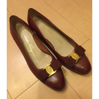 サルヴァトーレフェラガモ(Salvatore Ferragamo)の【美品】フェラガモ ヴァラパンプス(ハイヒール/パンプス)