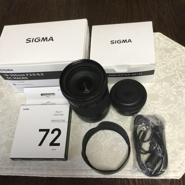 SIGMA　18-300 F3.5-6.3DC MACRO + MC-11カメラ