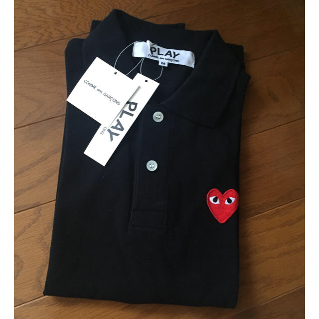 COMME des GARCONS(コムデギャルソン)の【新品】【値下げ】コムデギャルソン プレイ 半袖ポロシャツ 黒 レディースのトップス(ポロシャツ)の商品写真