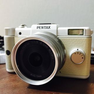 ペンタックス(PENTAX)のおかゆ様専用【極美品】PENTAX ミラーレス一眼 Q レンズキット ホワイト (ミラーレス一眼)